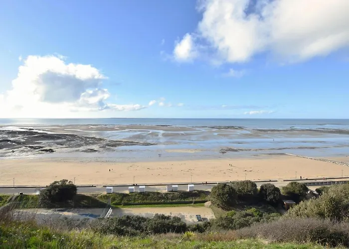 Maison Entre Terre Et * Ver (Manche)